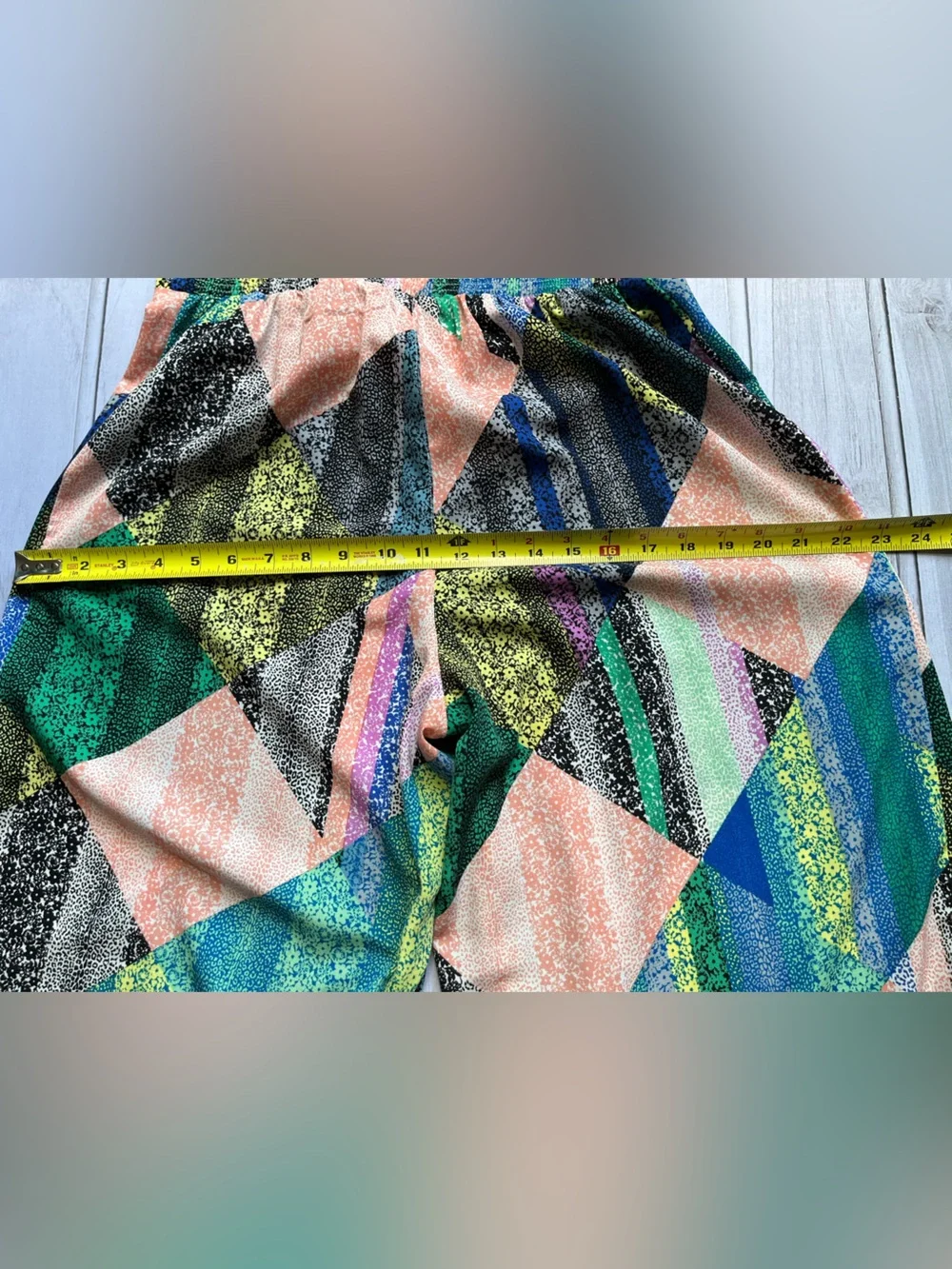 Women’s Bar lll geometric colorblock wide leg palazzo pull on pant. Size medium